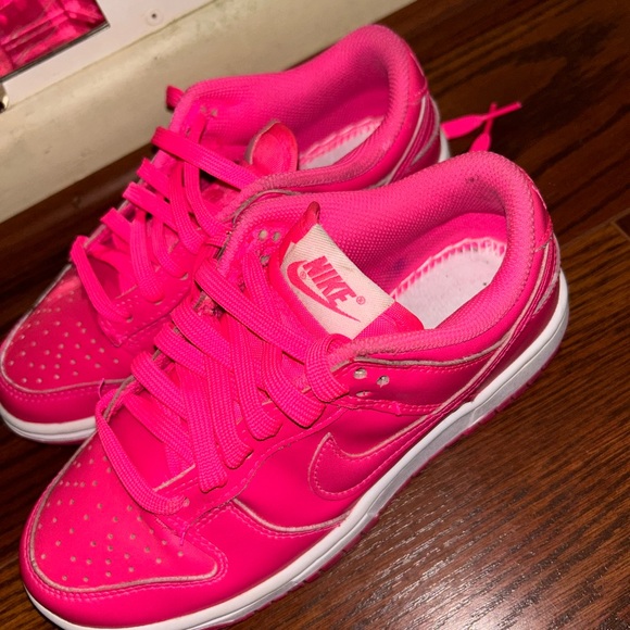 $150 Red and black size 8 women..Snake skin $85 5.5..Dunks $120 not sole 5 - Picture 9 of 14